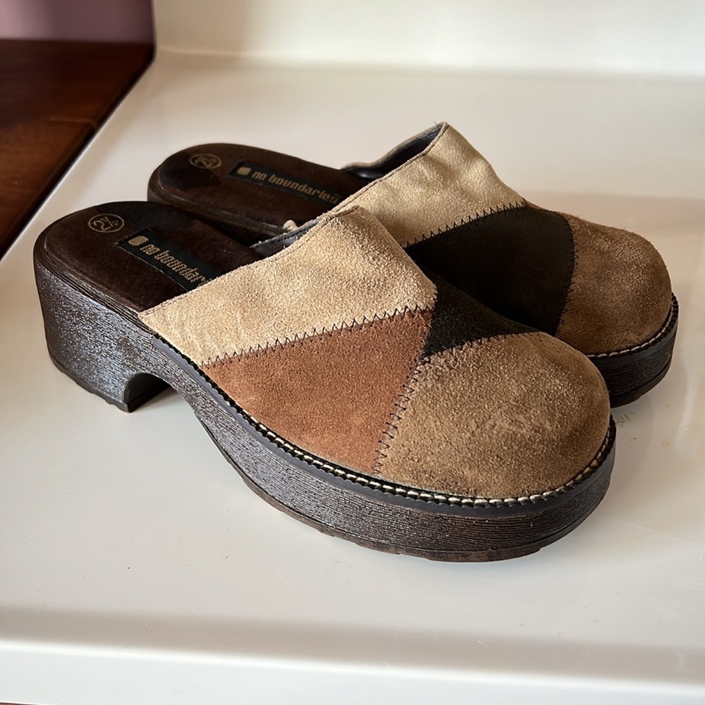 Vintage Y2K No Boundaries Suede Patch Mules. Brown Earth Tones Hippie 2.5 Youth